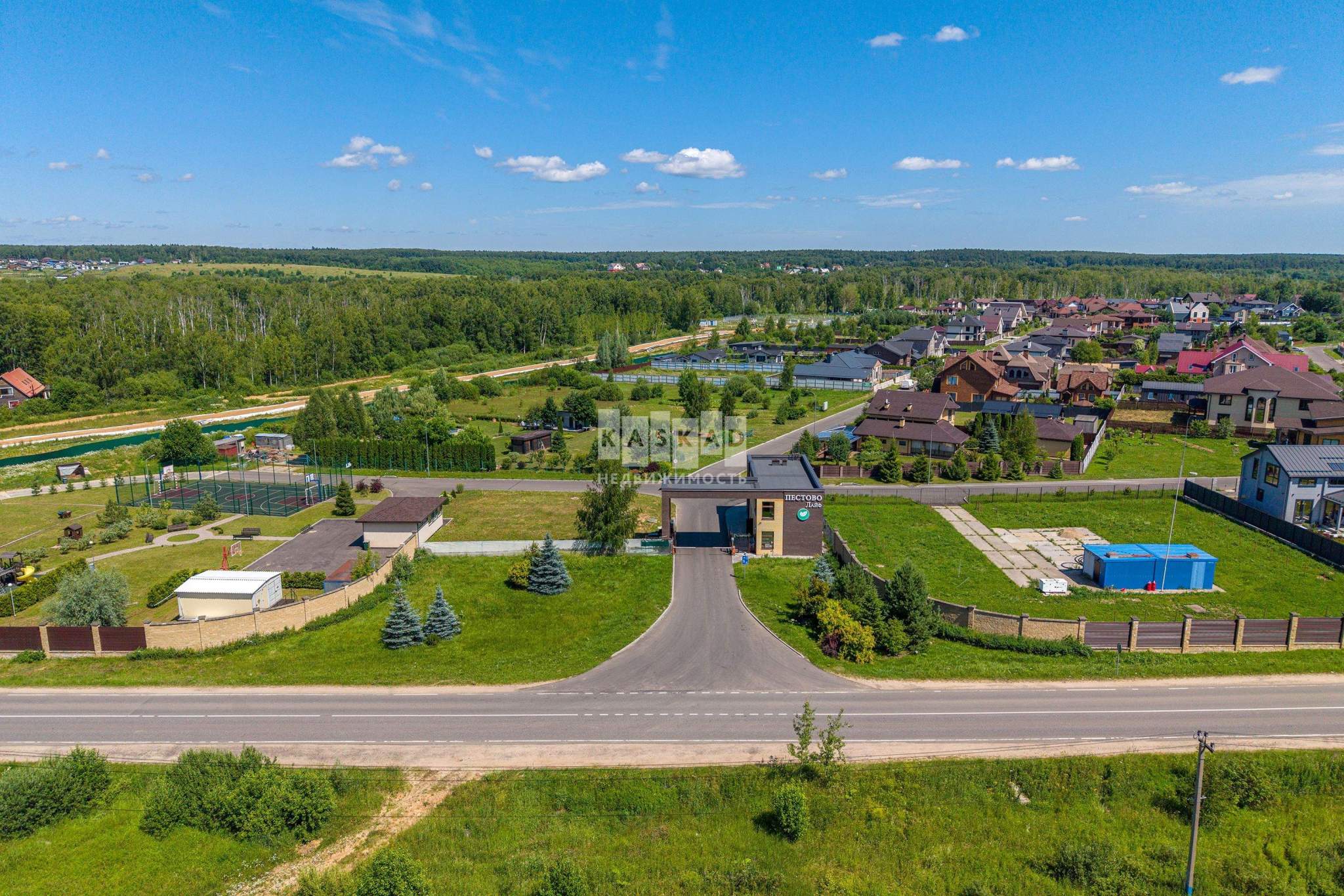Продам земельный участок 1400 м.кв.
