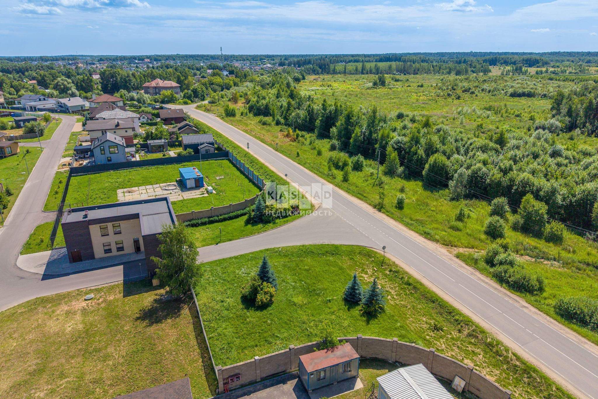 Продам земельный участок 1400 м.кв.