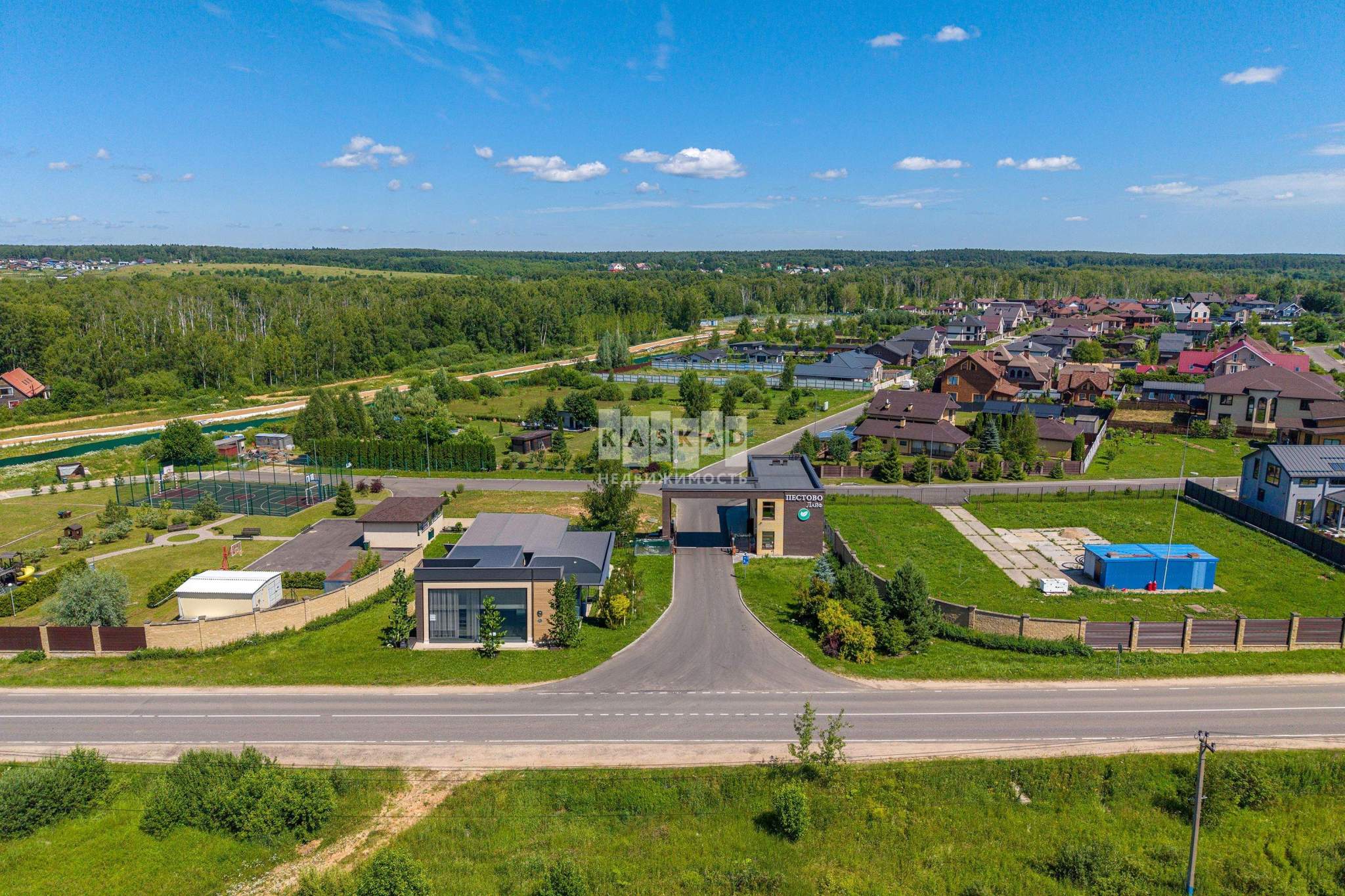 Продам земельный участок 1400 м.кв.