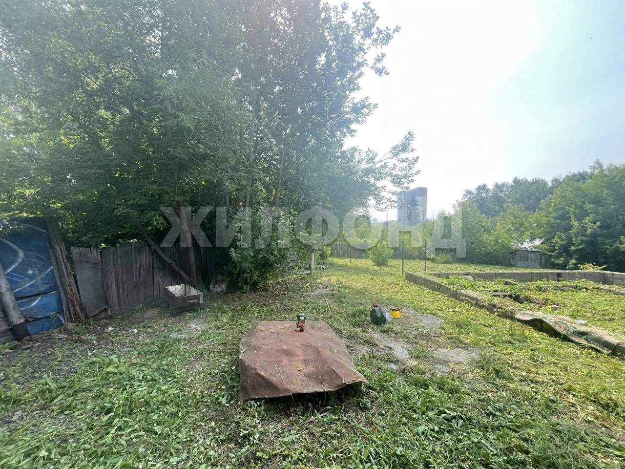 Продам земельный участок 700 м.кв.
