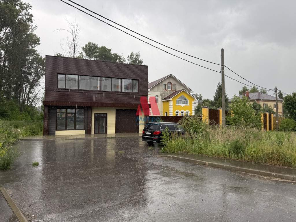 Сдам в аренду торговое помещение 260 м.кв.