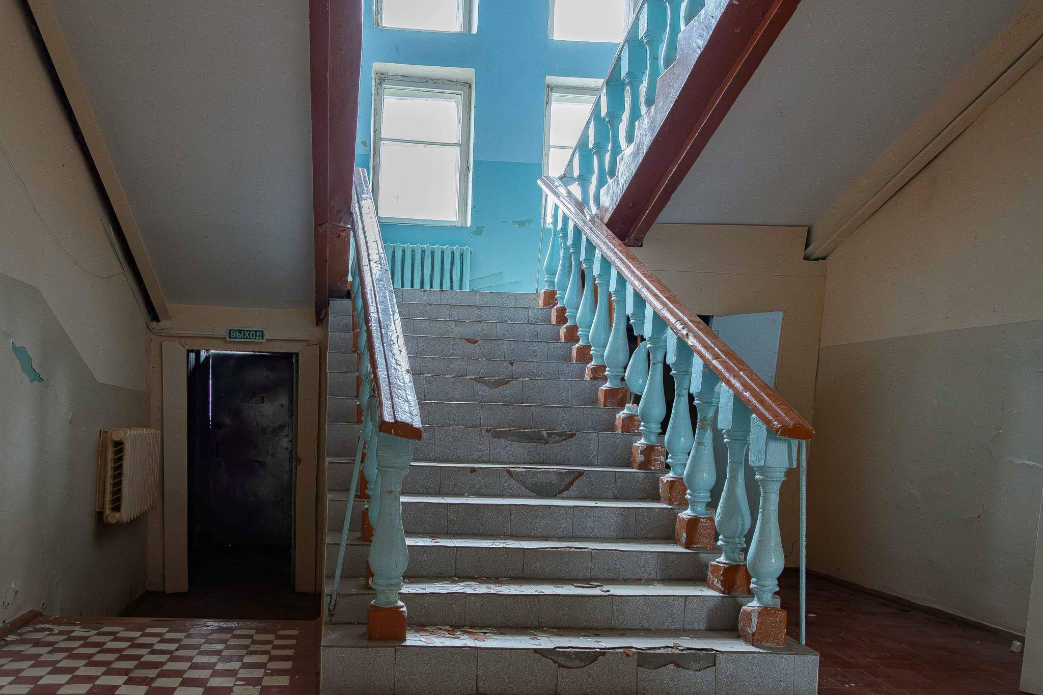 Продам торговое помещение 852.7 м.кв.