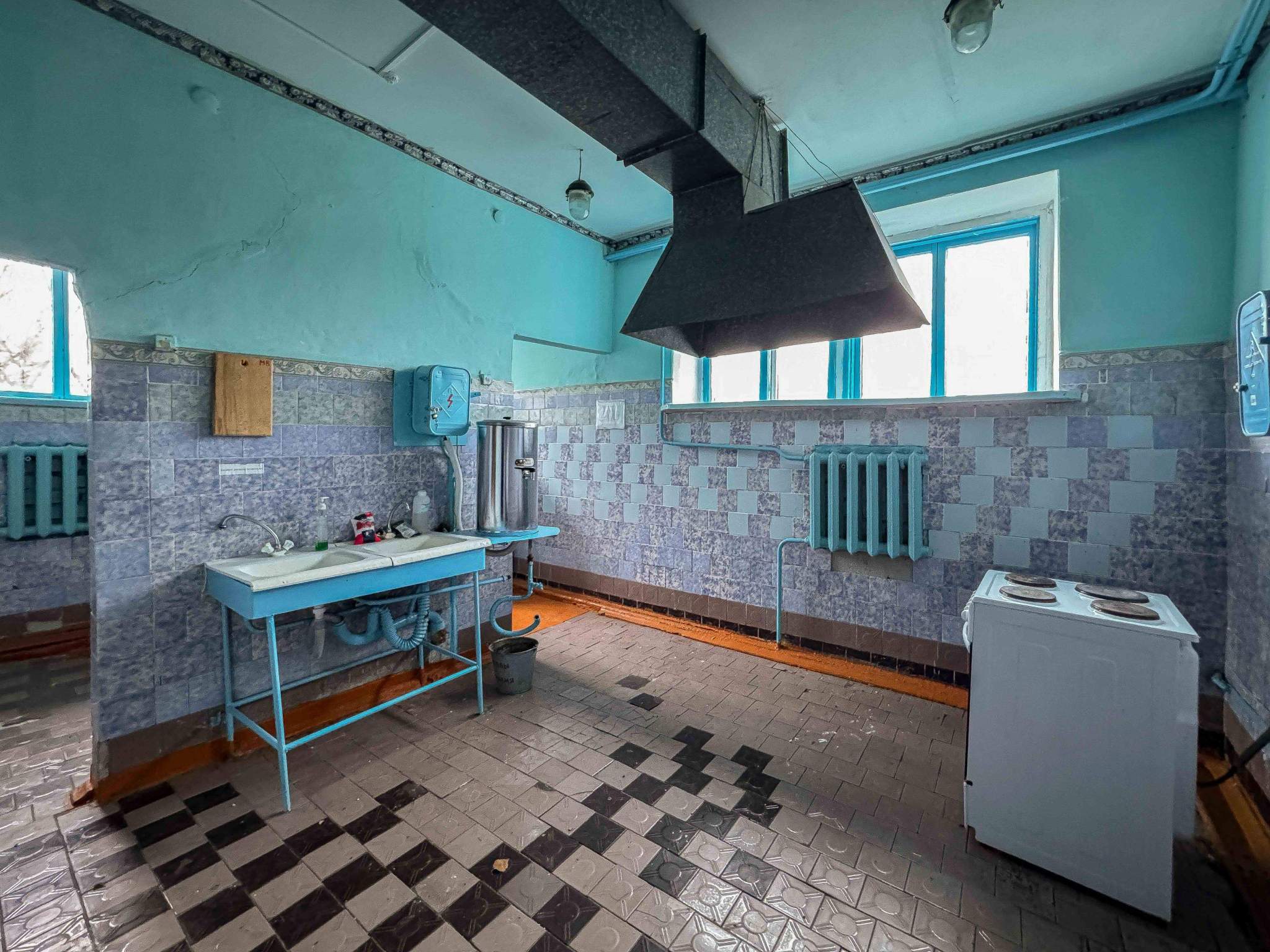 Продам торговое помещение 1286.6 м.кв.