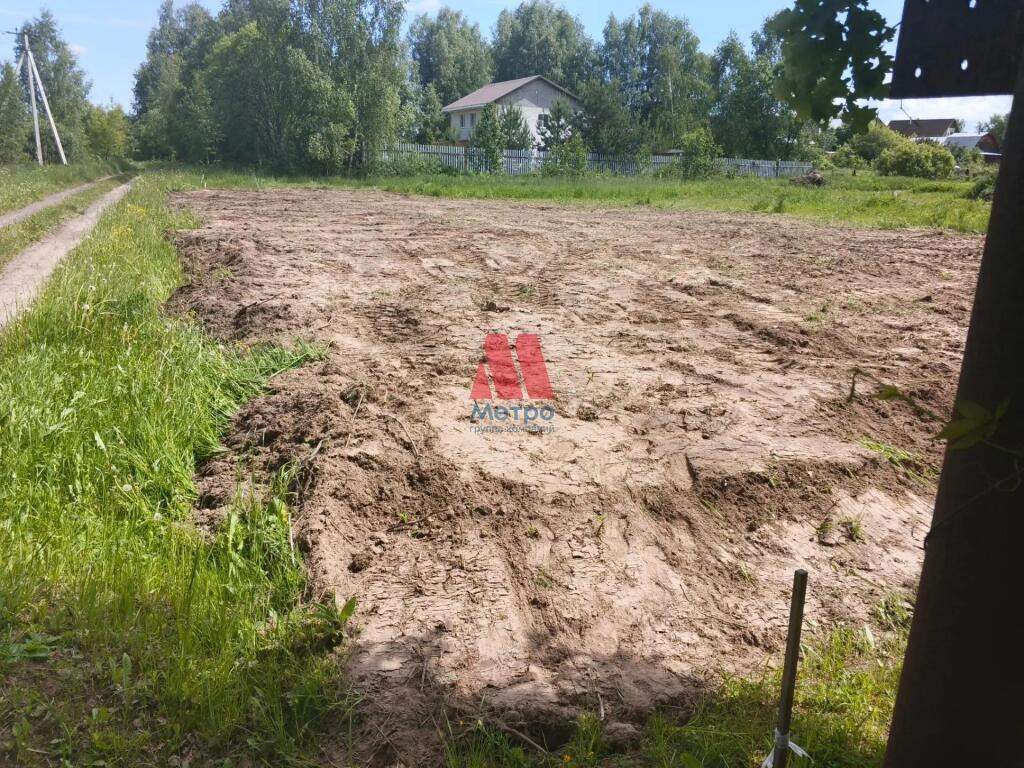 Продам земельный участок 1700 м.кв.