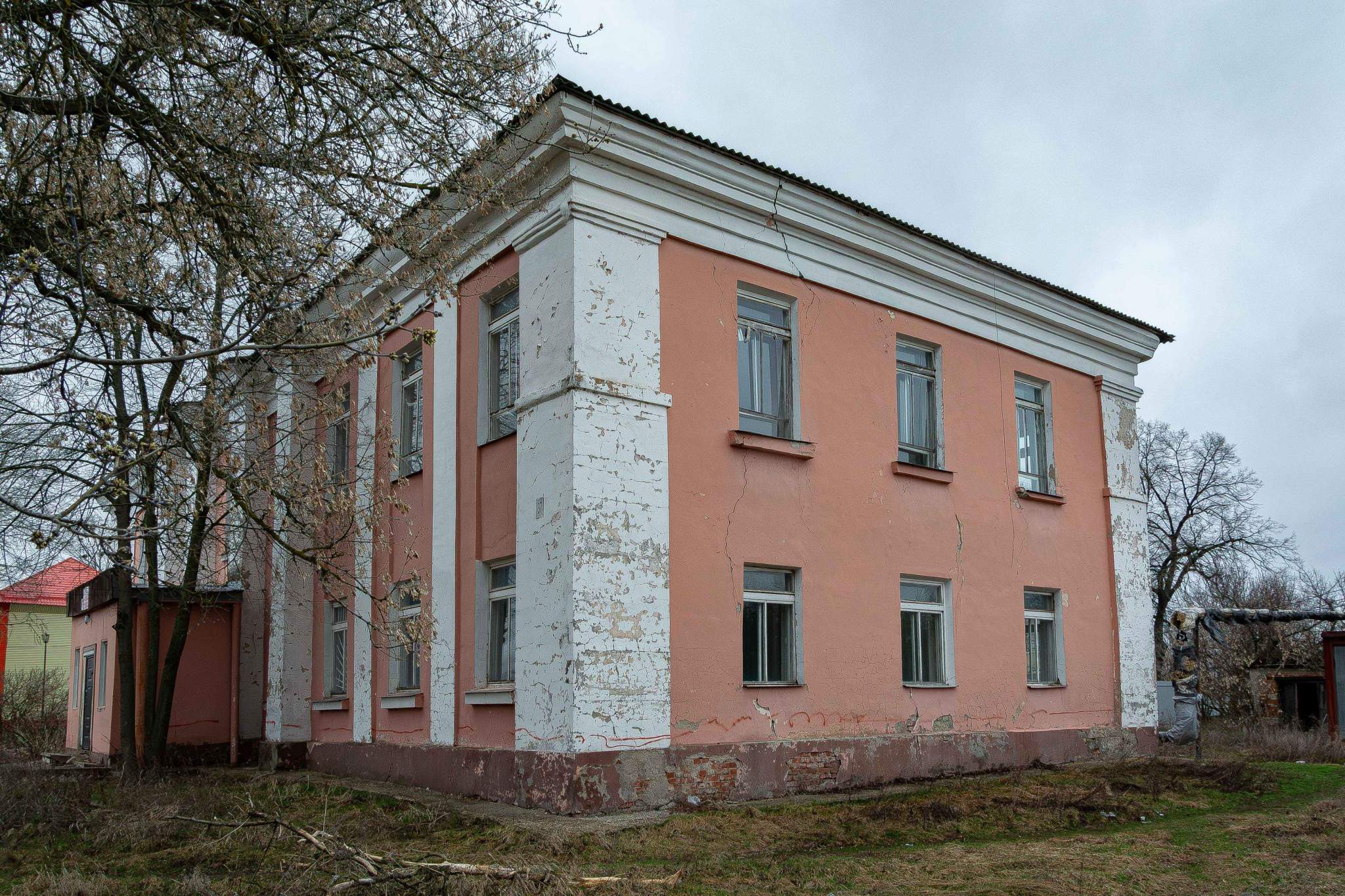 Продам торговое помещение 852.7 м.кв.