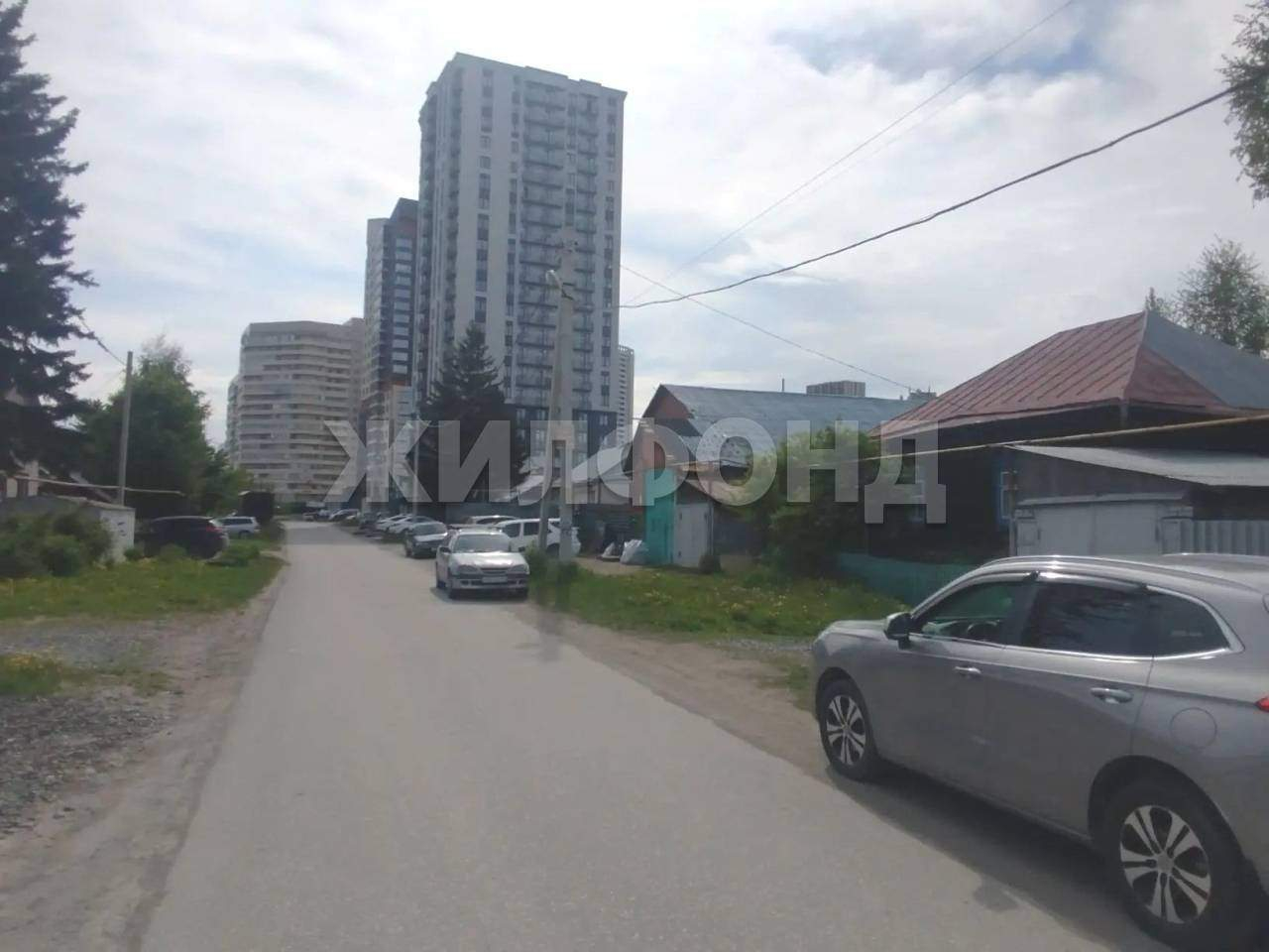 Продам земельный участок 1360 м.кв.