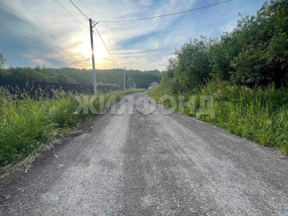 Продам земельный участок 1040 м.кв.