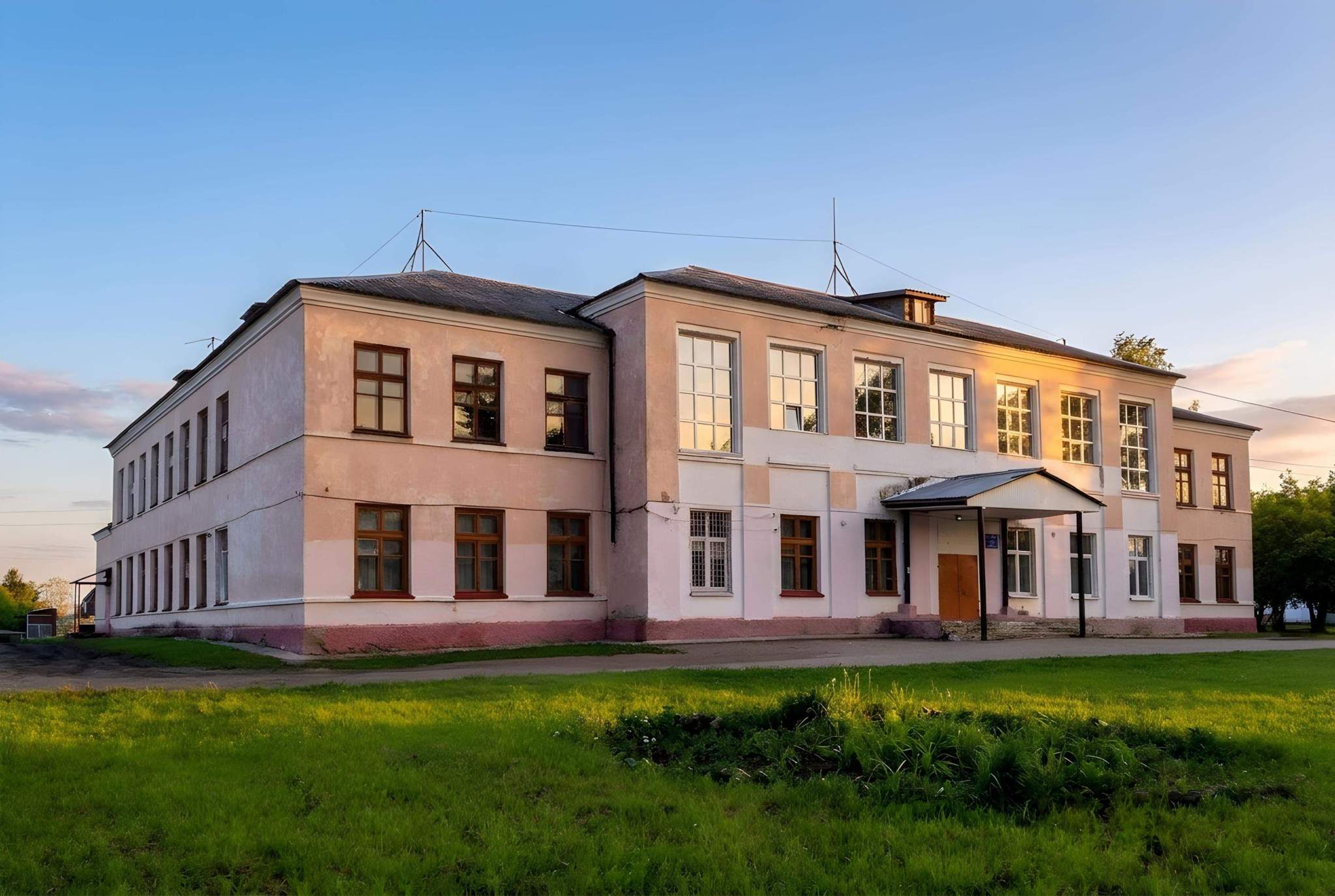 Продам торговое помещение 1600.9 м.кв.