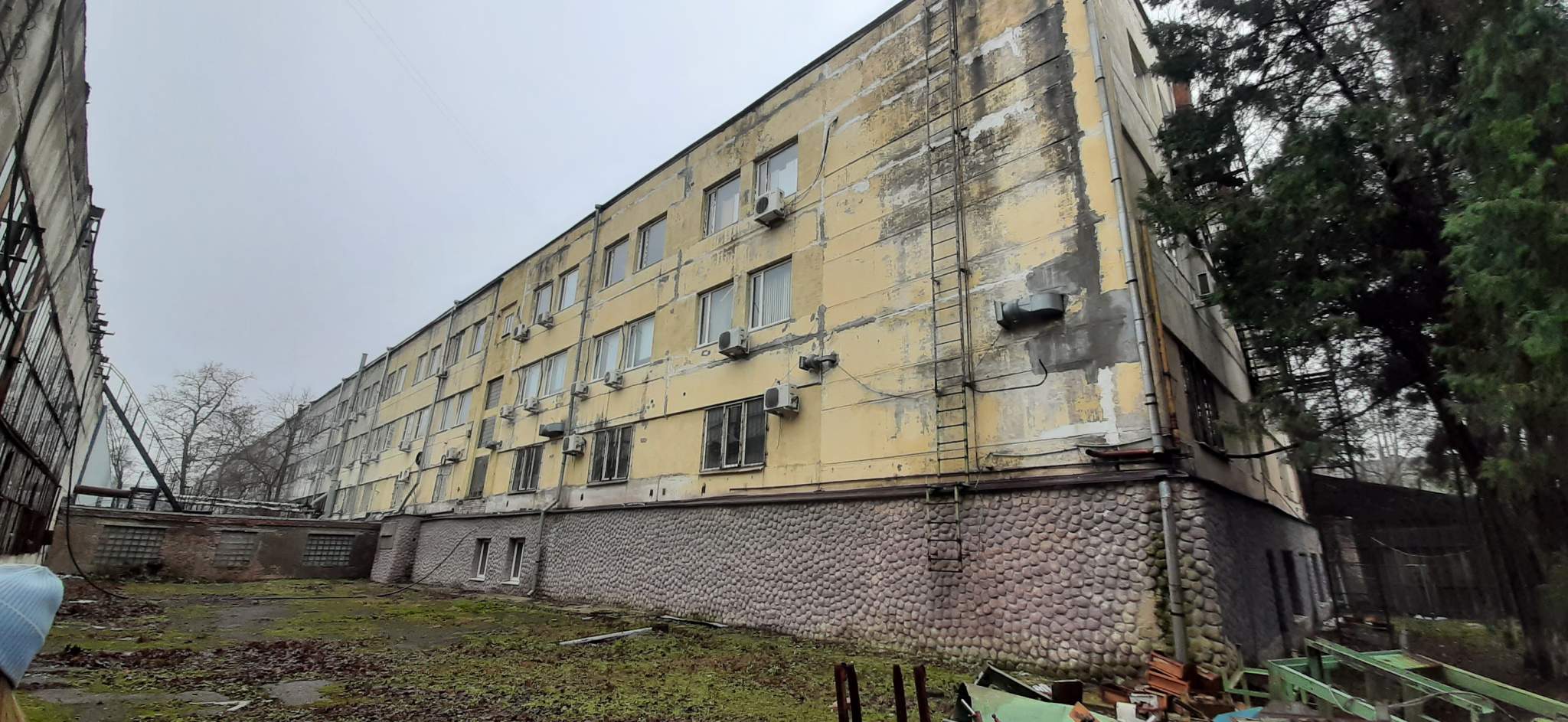 Продам торговое помещение 4000 м.кв.
