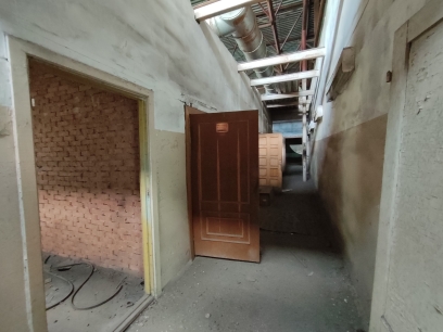 Продам торговое помещение 2342 м.кв.