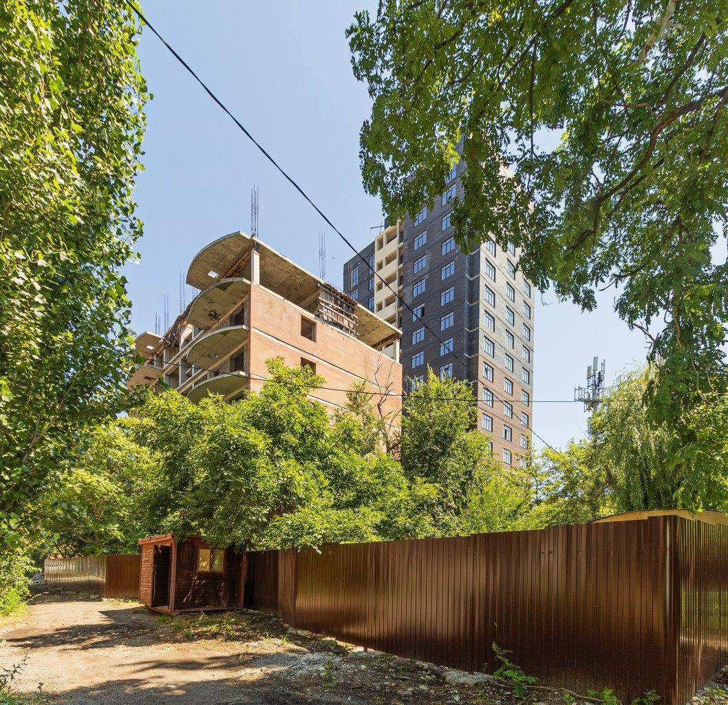 Продам земельный участок 1800 м.кв.