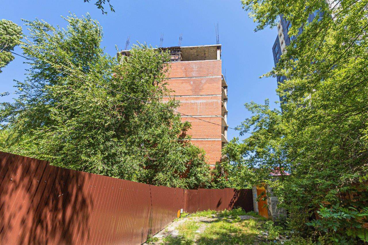 Продам земельный участок 1800 м.кв.