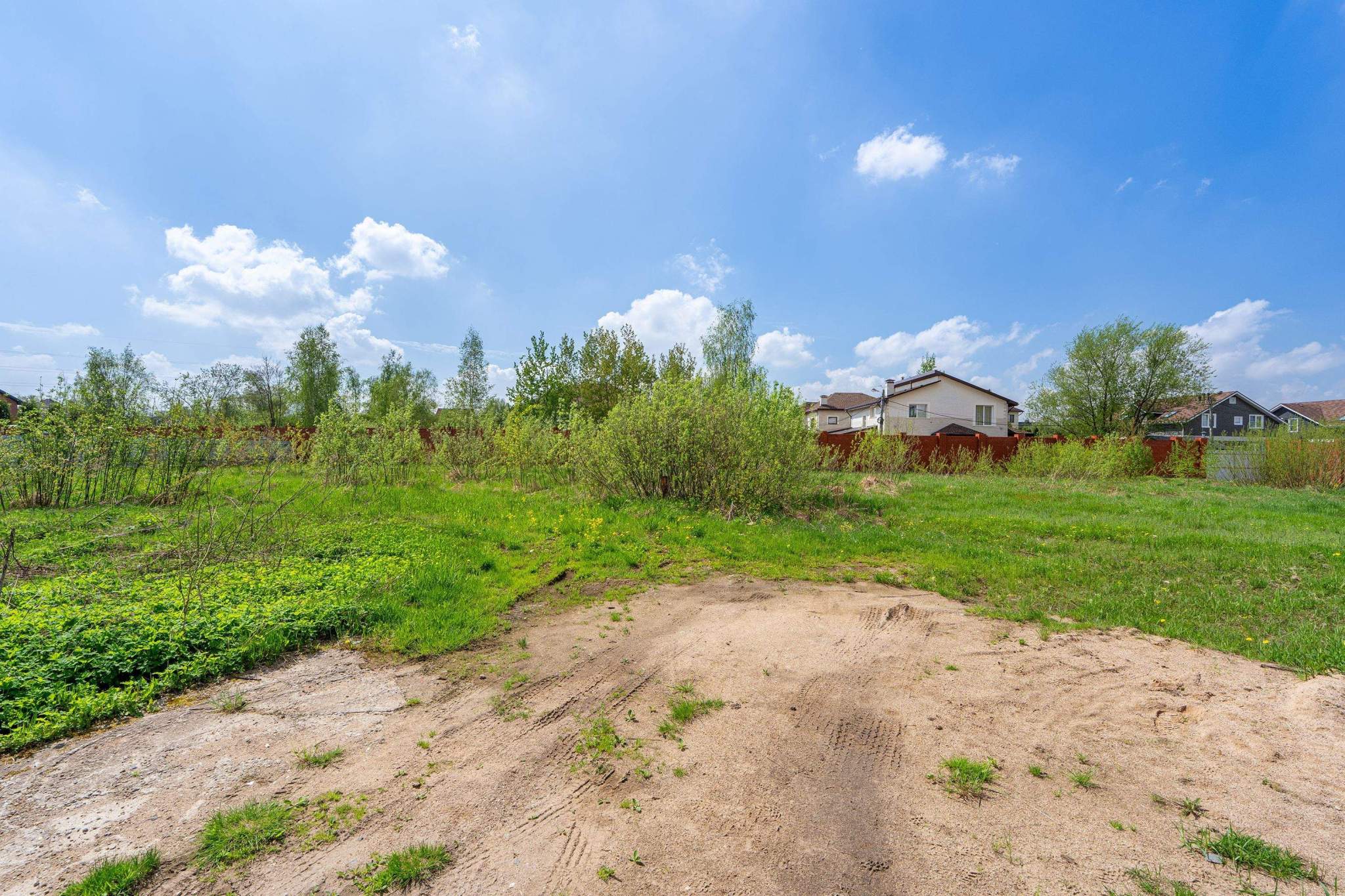 Продам земельный участок 1300 м.кв.