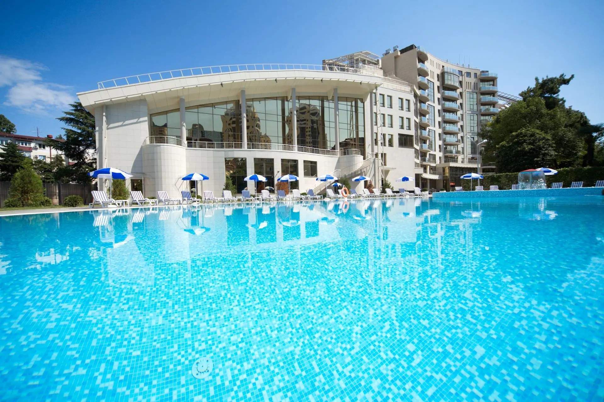 Продам торговое помещение 20561 м.кв.