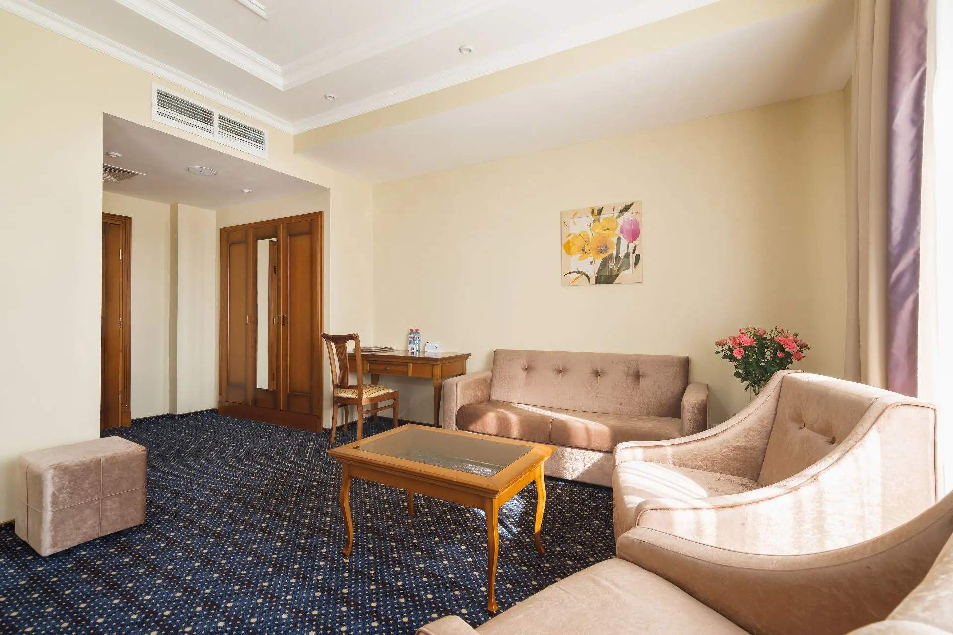 Продам торговое помещение 20561 м.кв.
