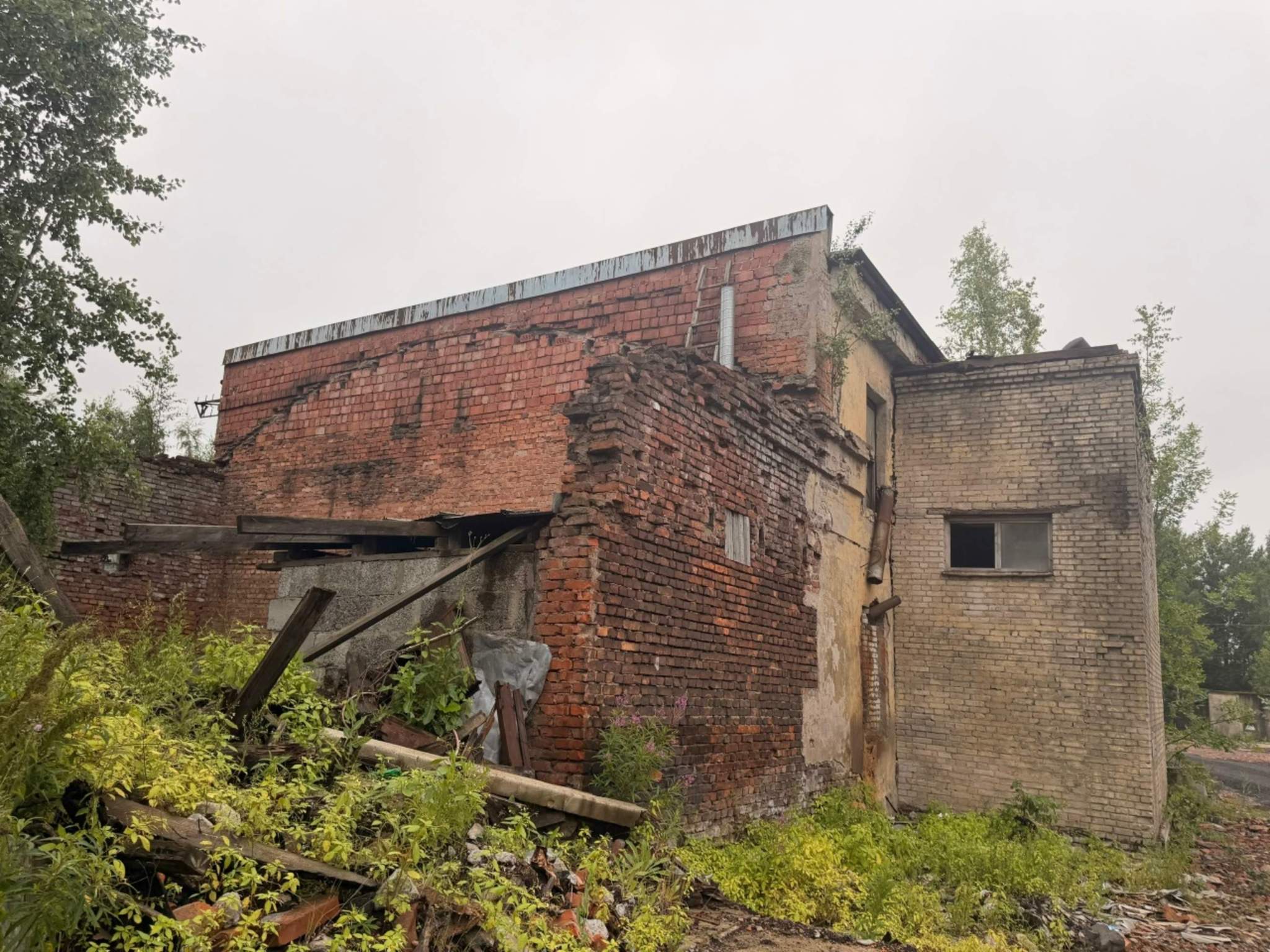 Продам торговое помещение 1486.9 м.кв.