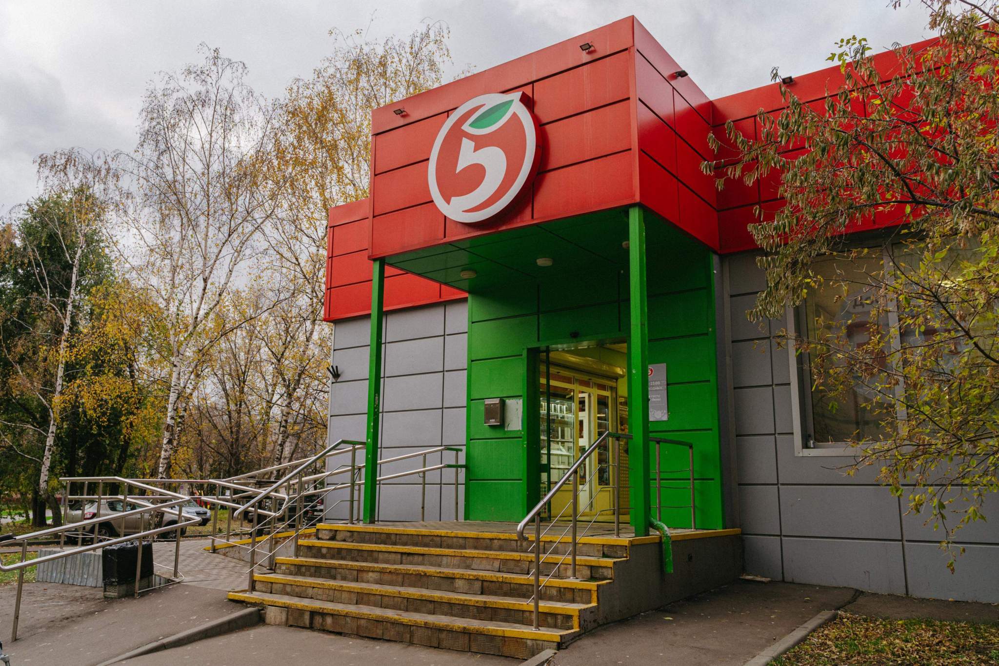 Продам торговое помещение 990.6 м.кв.