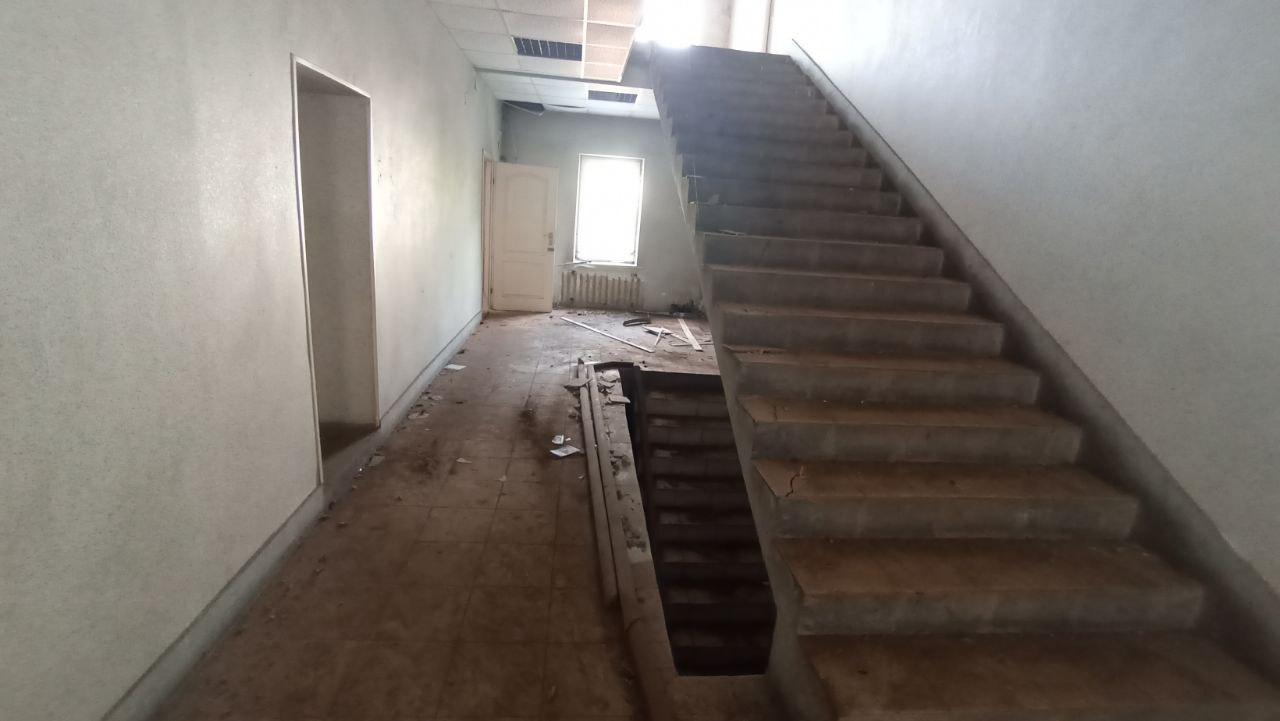Продам торговое помещение 1087 м.кв.