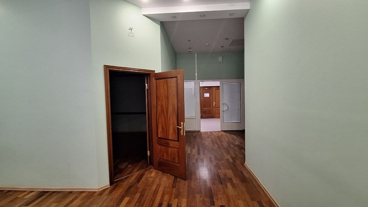 Сдам в аренду офис 198.6 м.кв.