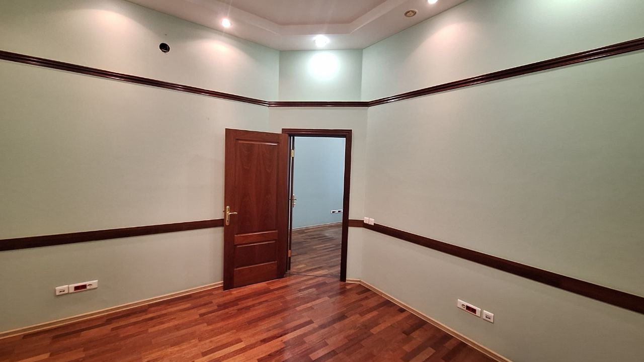 Сдам в аренду офис 198.6 м.кв.