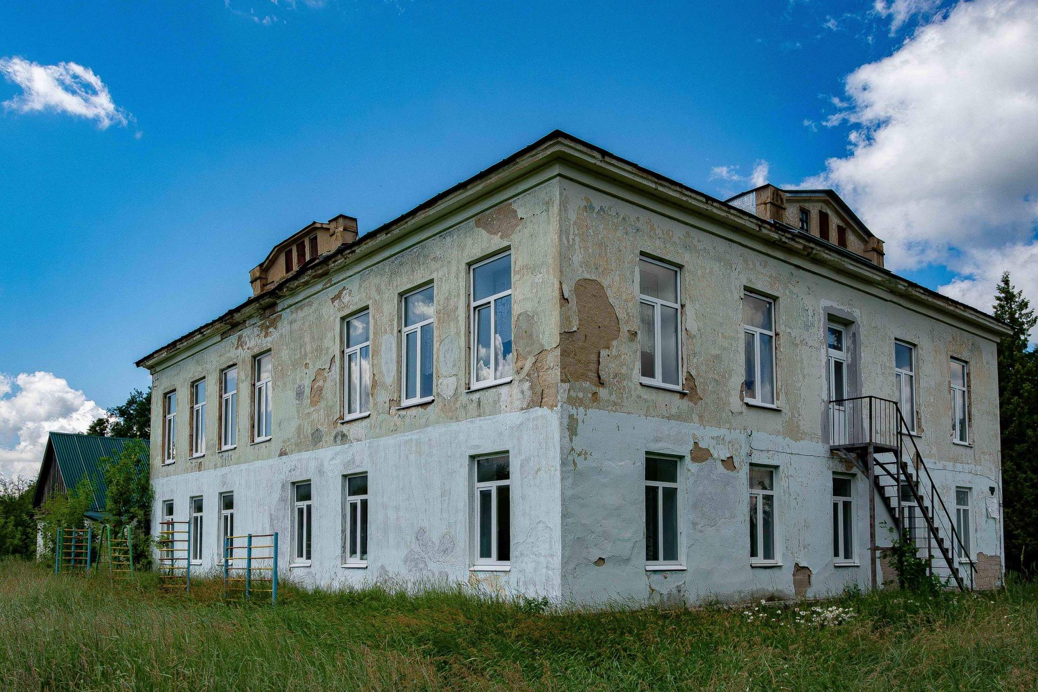 Продам торговое помещение 718.9 м.кв.