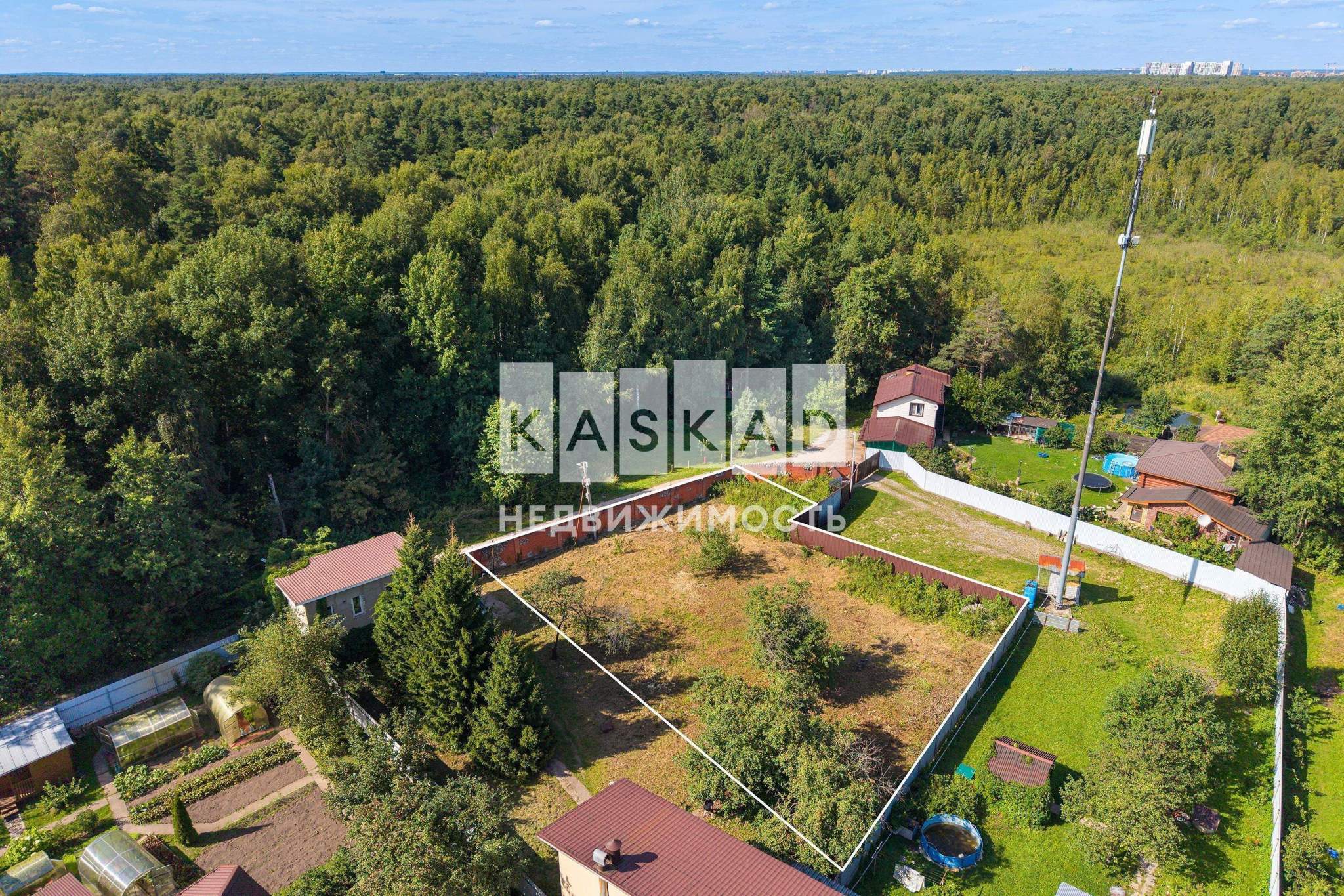 Продам земельный участок 1000 м.кв.