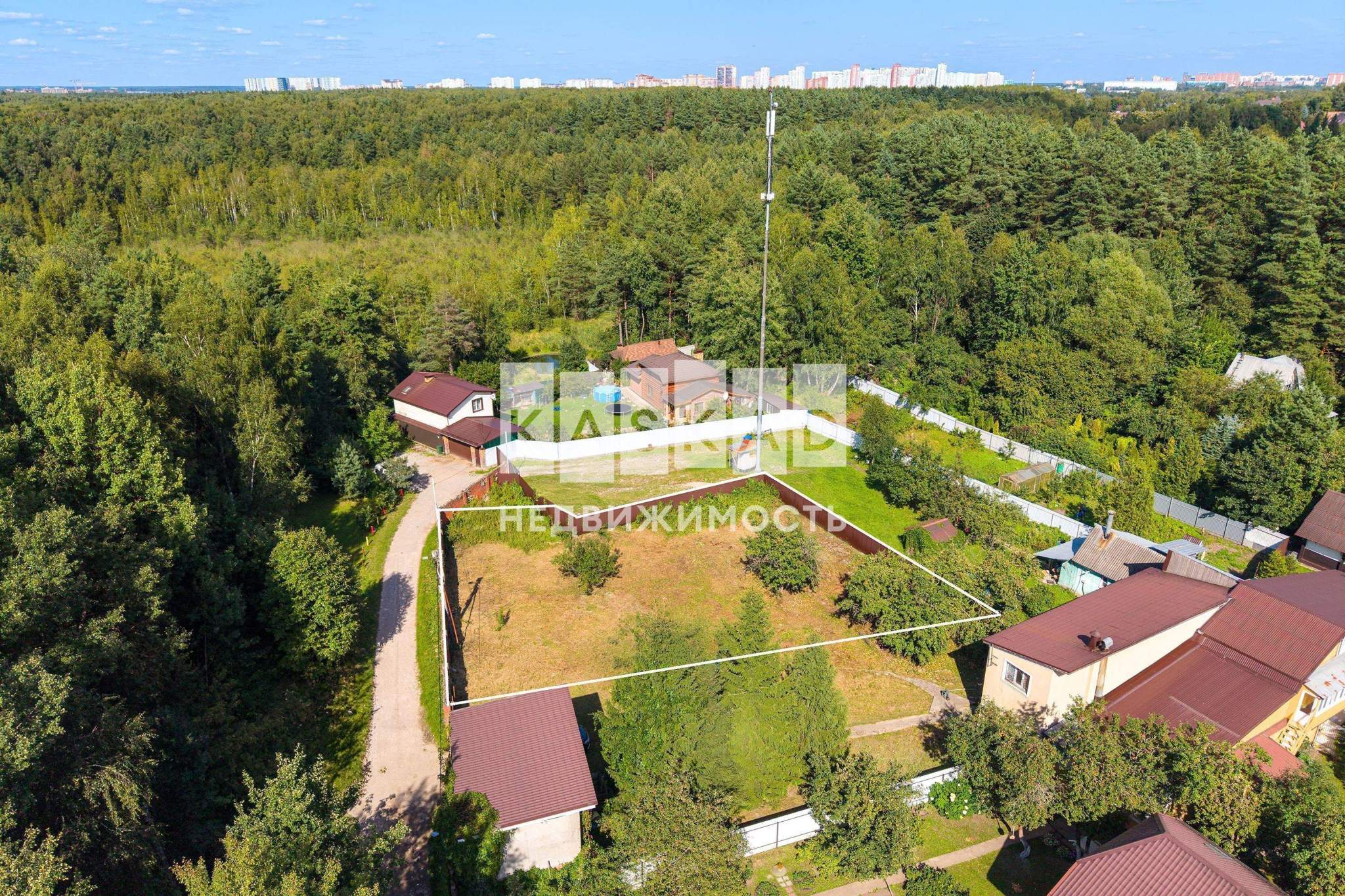 Продам земельный участок 1000 м.кв.