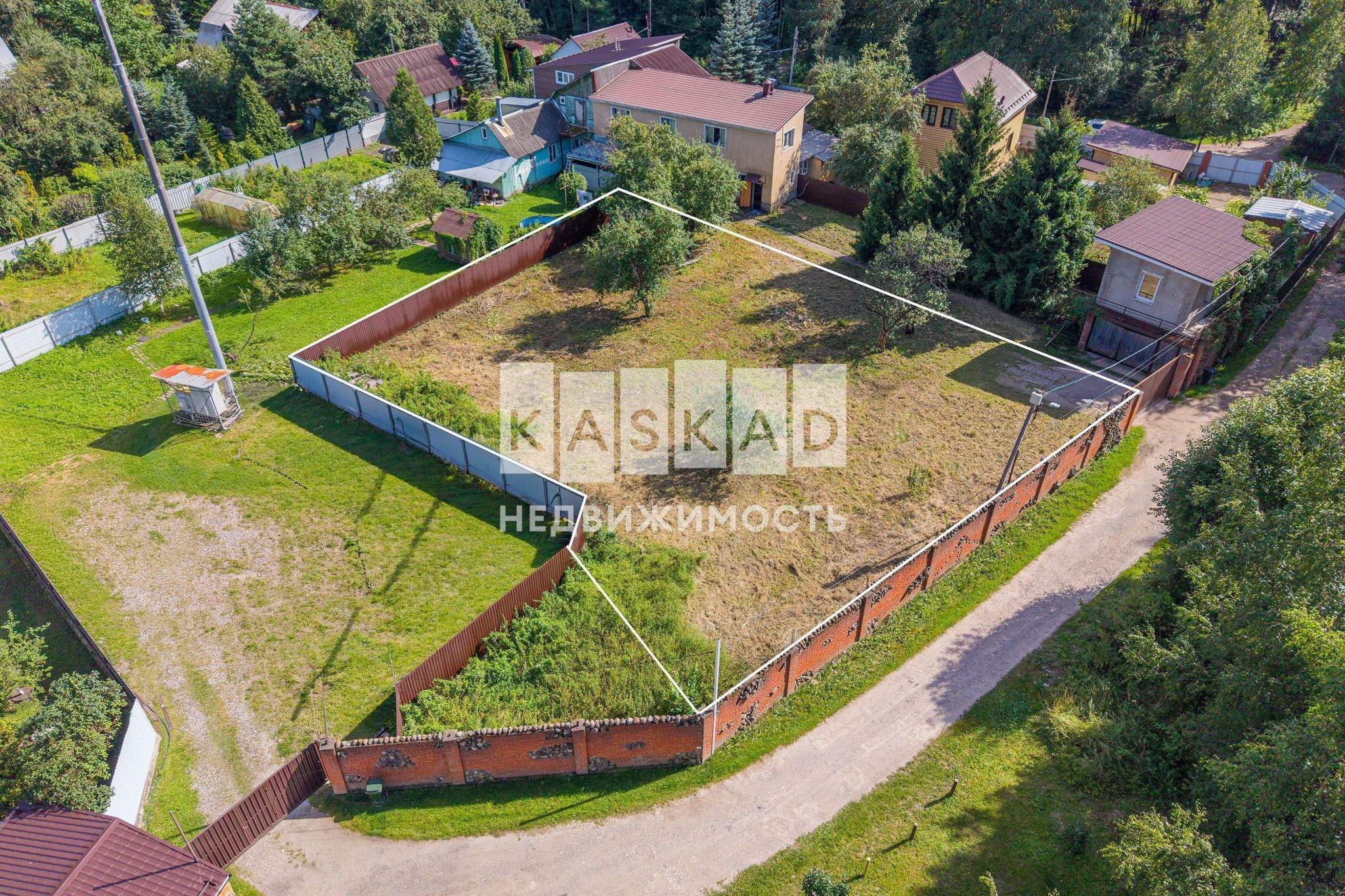 Продам земельный участок 1000 м.кв.