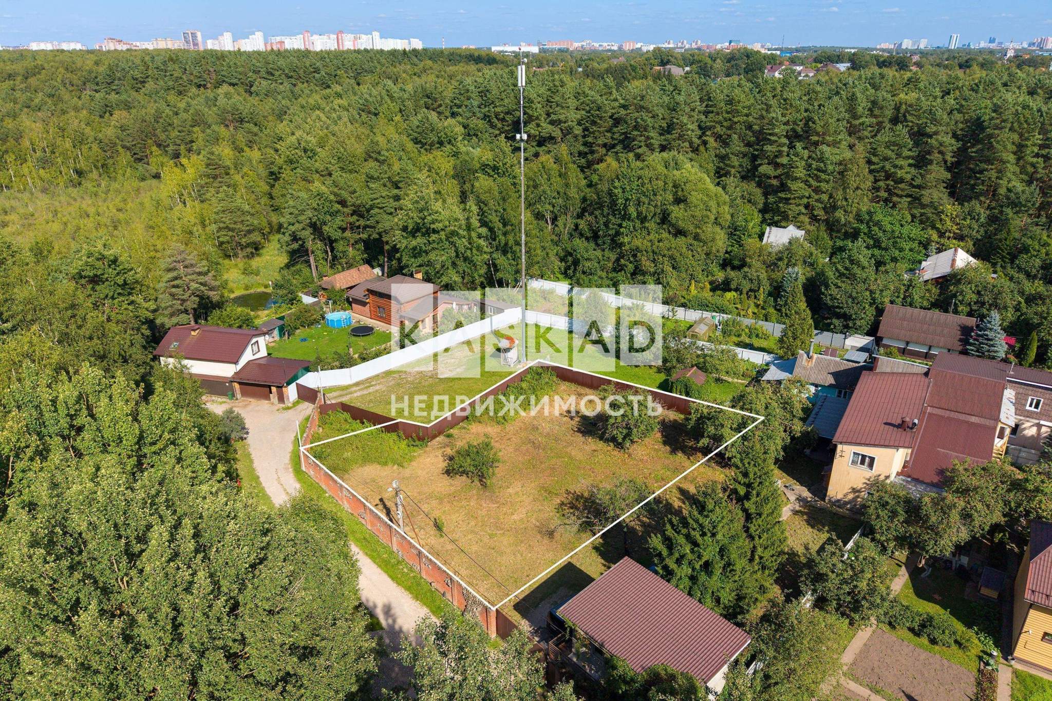Продам земельный участок 1000 м.кв.