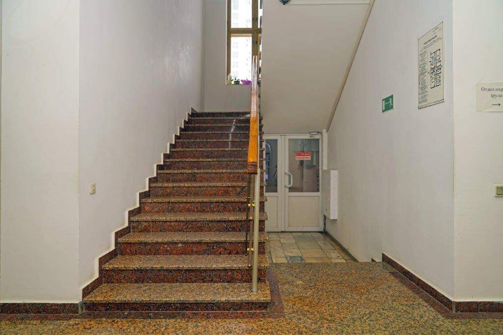 Продам торговое помещение 1211.3 м.кв.