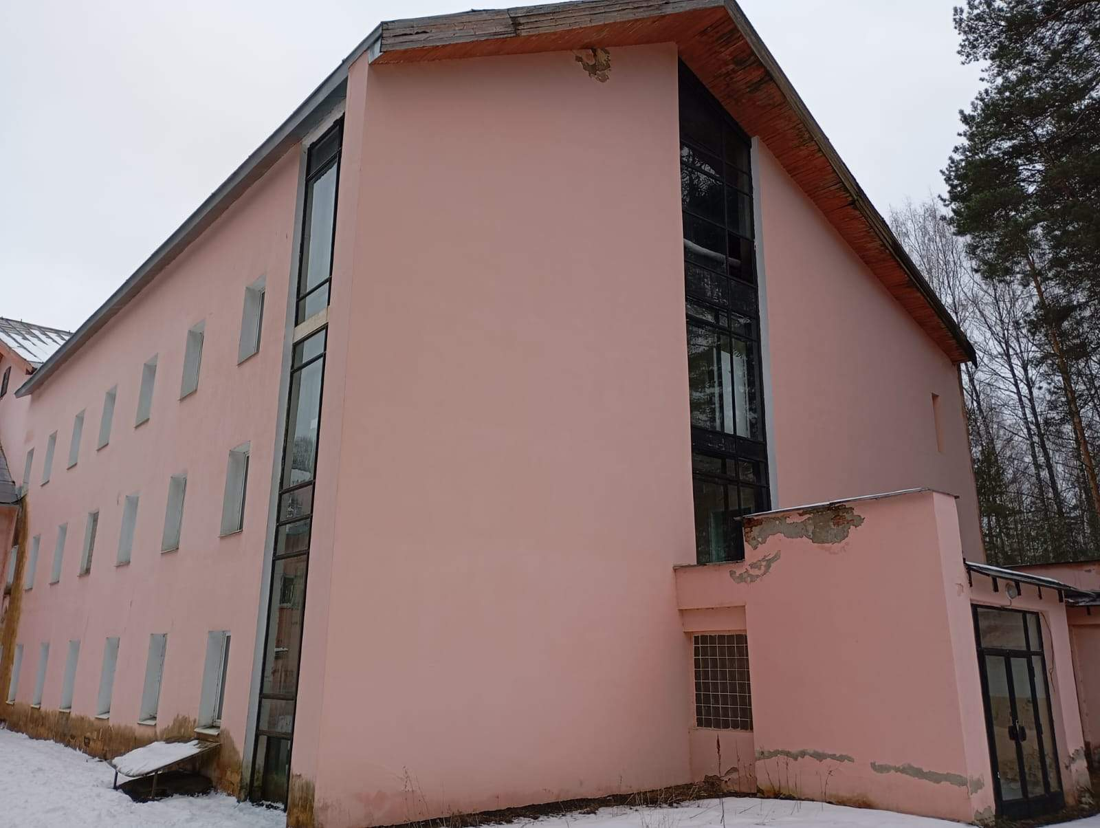 Продам торговое помещение 2260.6 м.кв.
