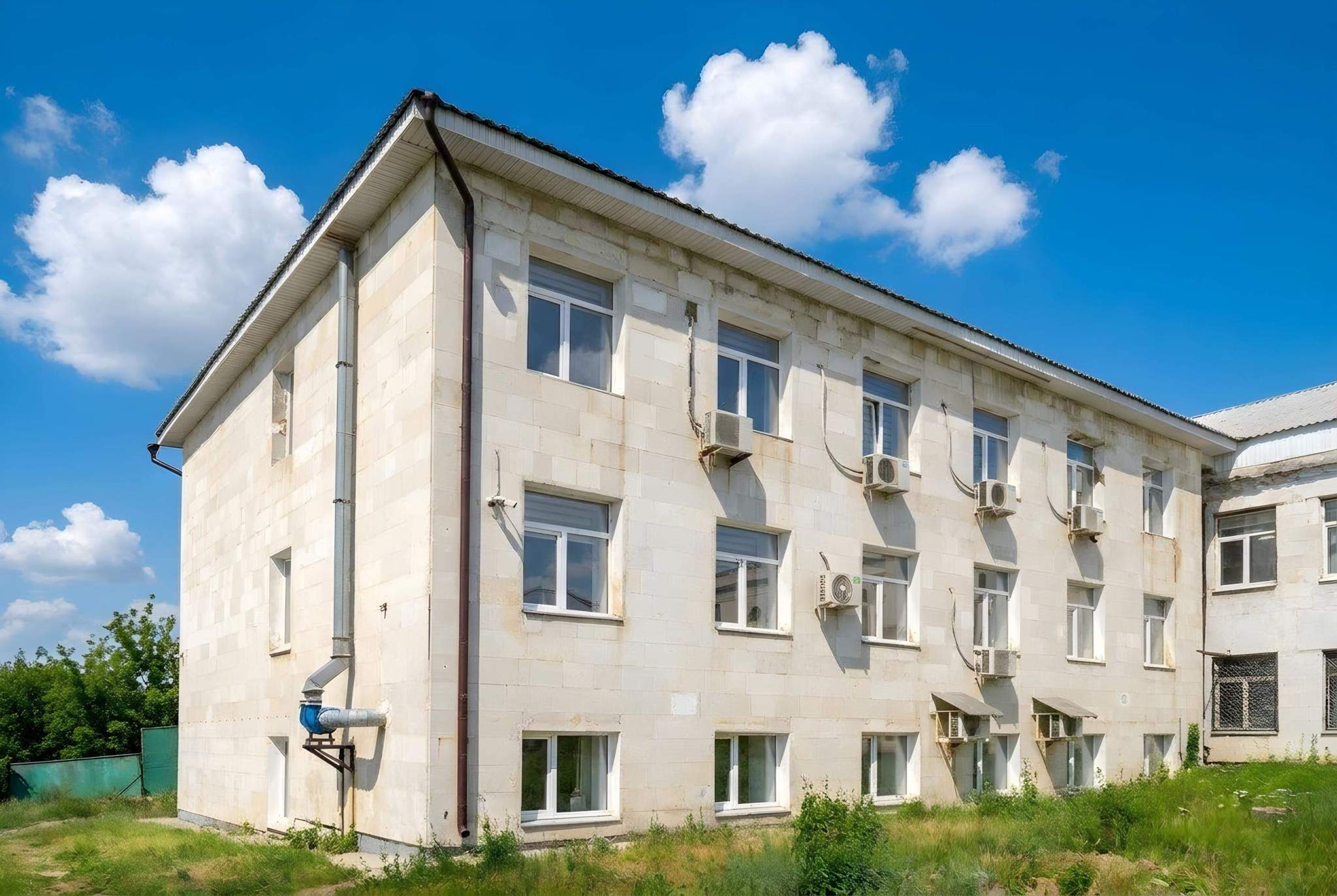 Продам торговое помещение 1211.3 м.кв.
