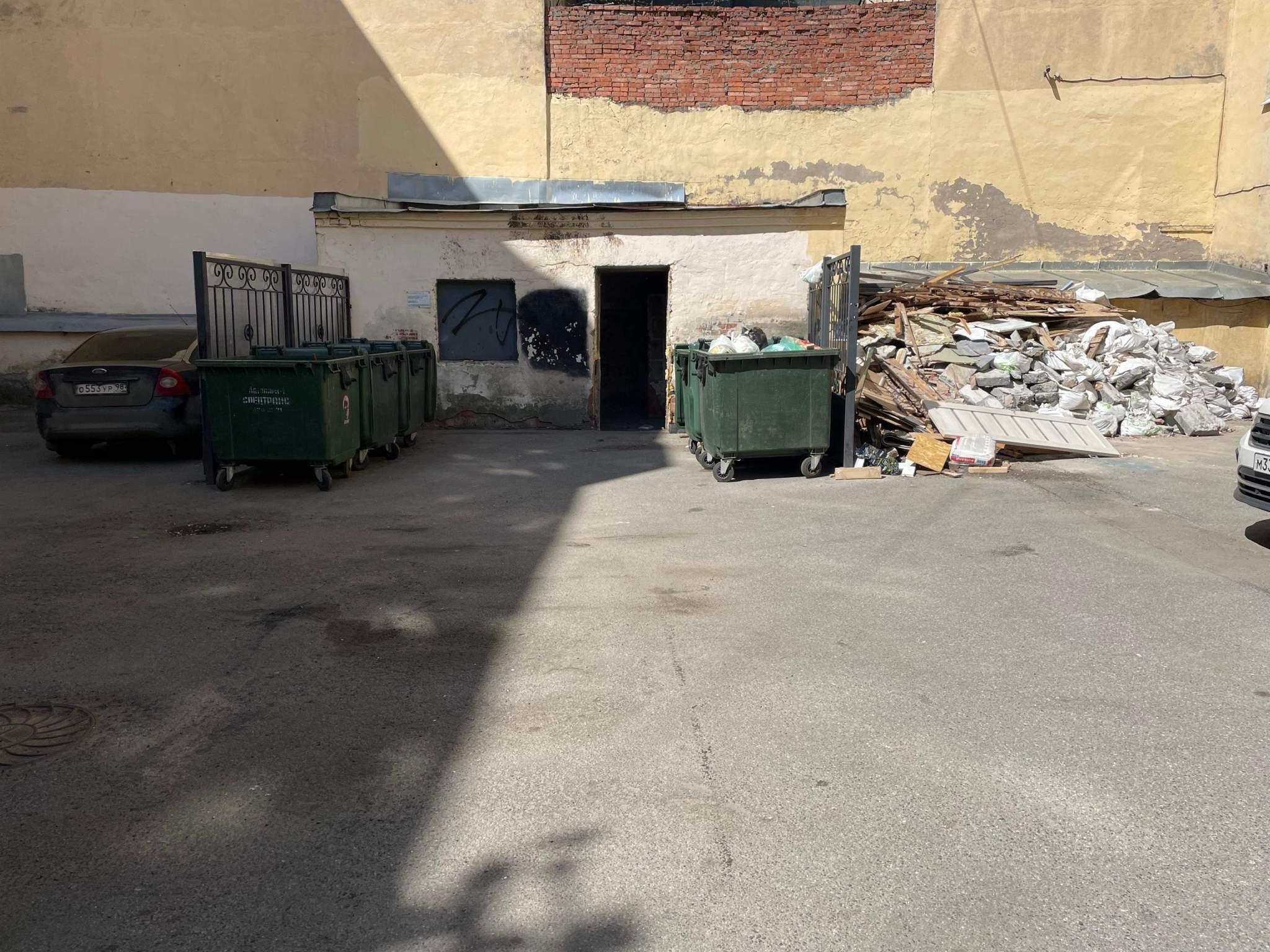 Продам торговое помещение 13.3 м.кв.