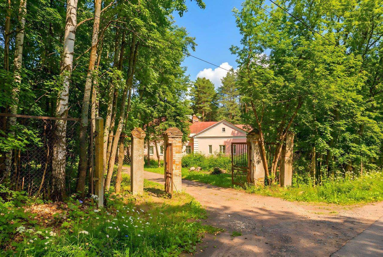 Продам торговое помещение 2260.6 м.кв.
