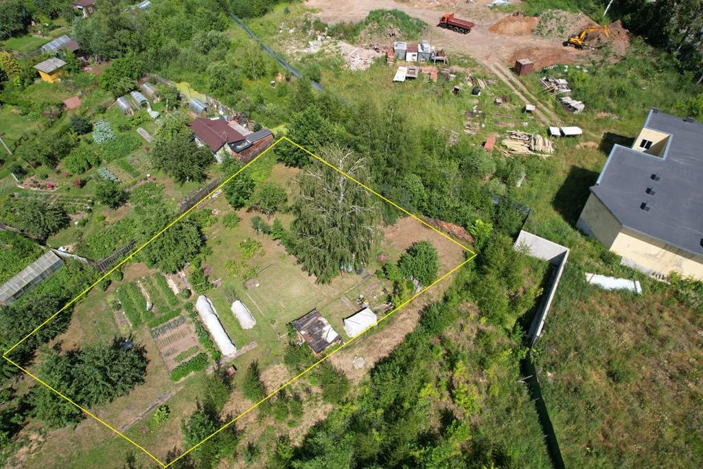 Продам земельный участок 1242 м.кв.