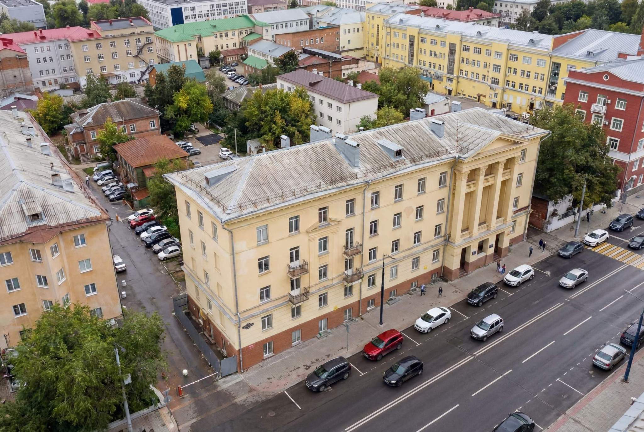 Продам торговое помещение 1825.8 м.кв.