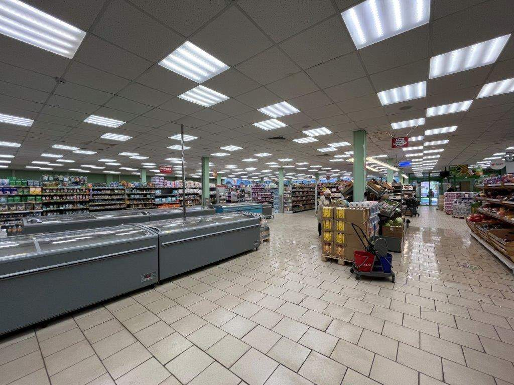Продам торговое помещение 990.6 м.кв.
