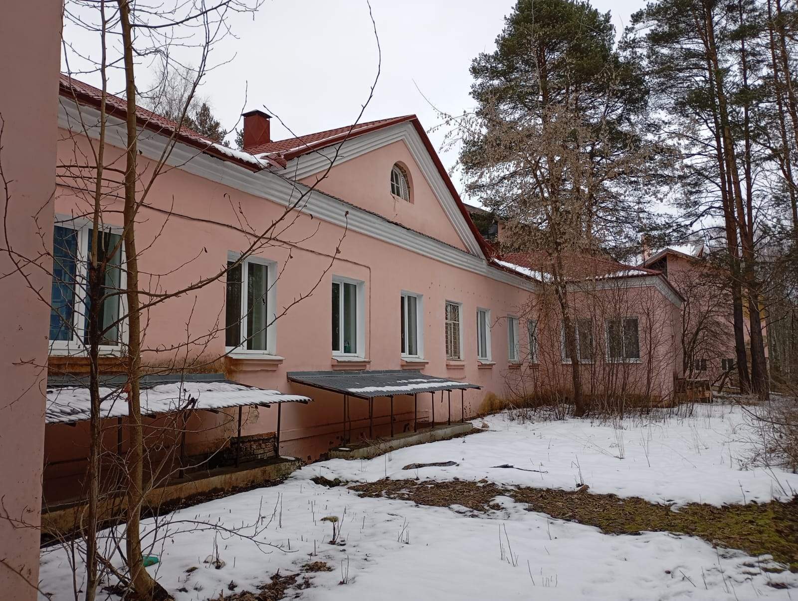 Продам торговое помещение 2260.6 м.кв.