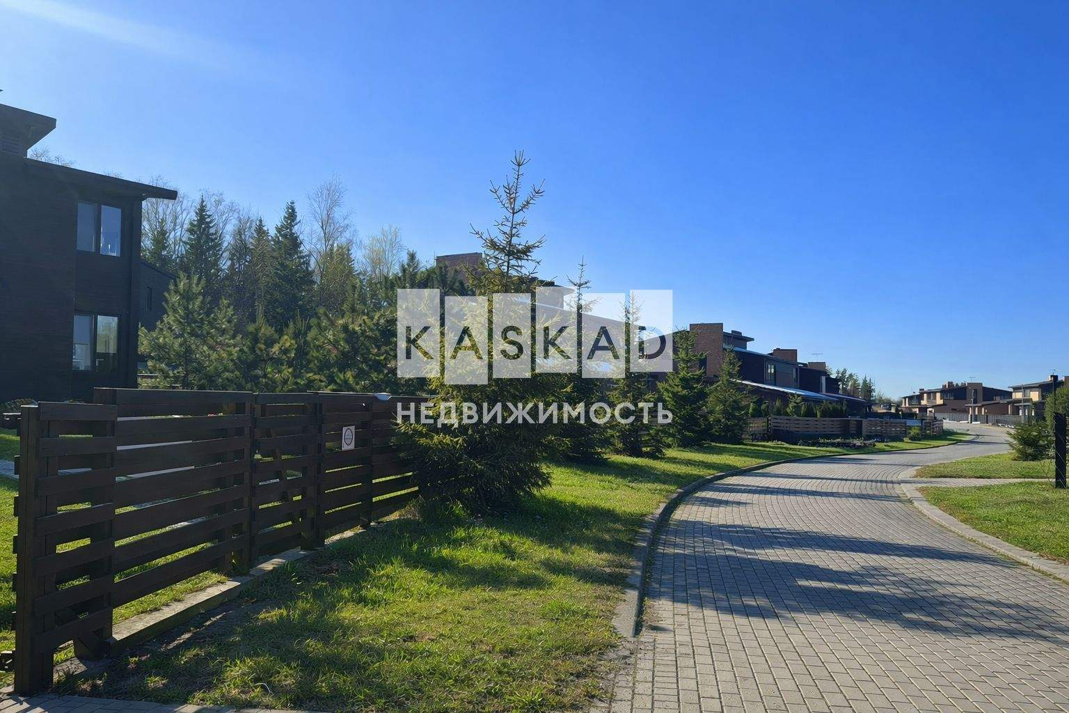 Продам земельный участок 4000 м.кв.