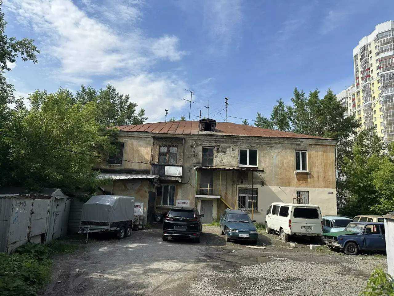 Продам торговое помещение 402.4 м.кв.