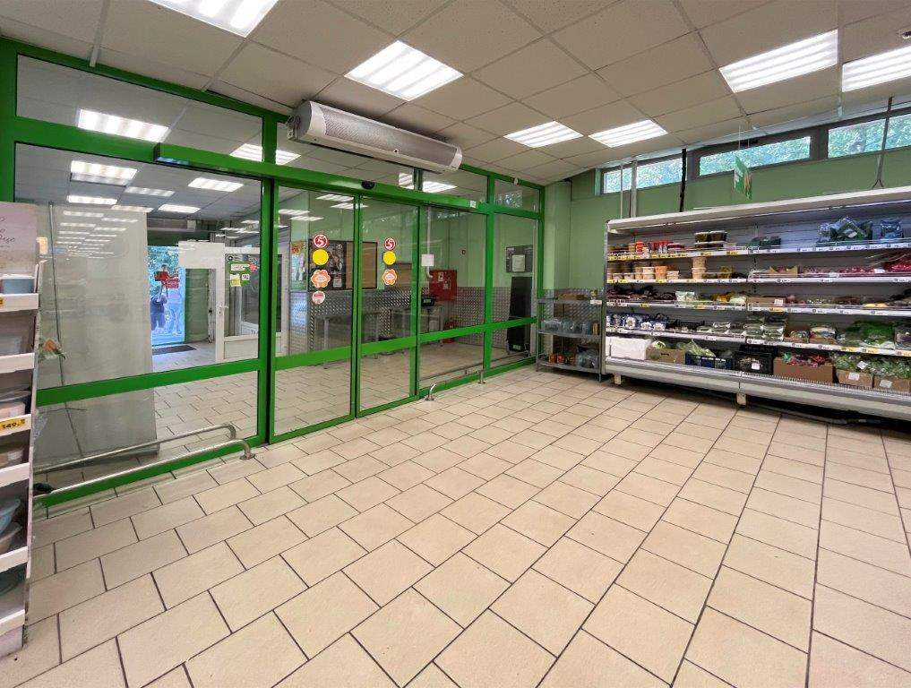Продам торговое помещение 990.6 м.кв.
