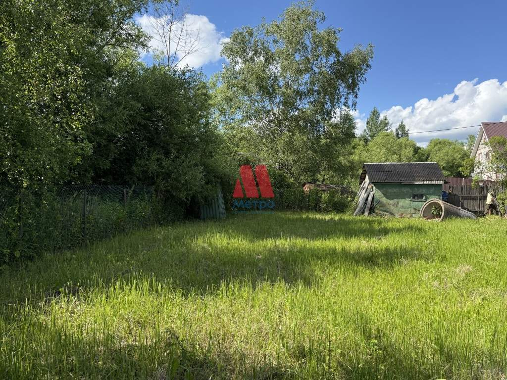 Продам земельный участок 800 м.кв.