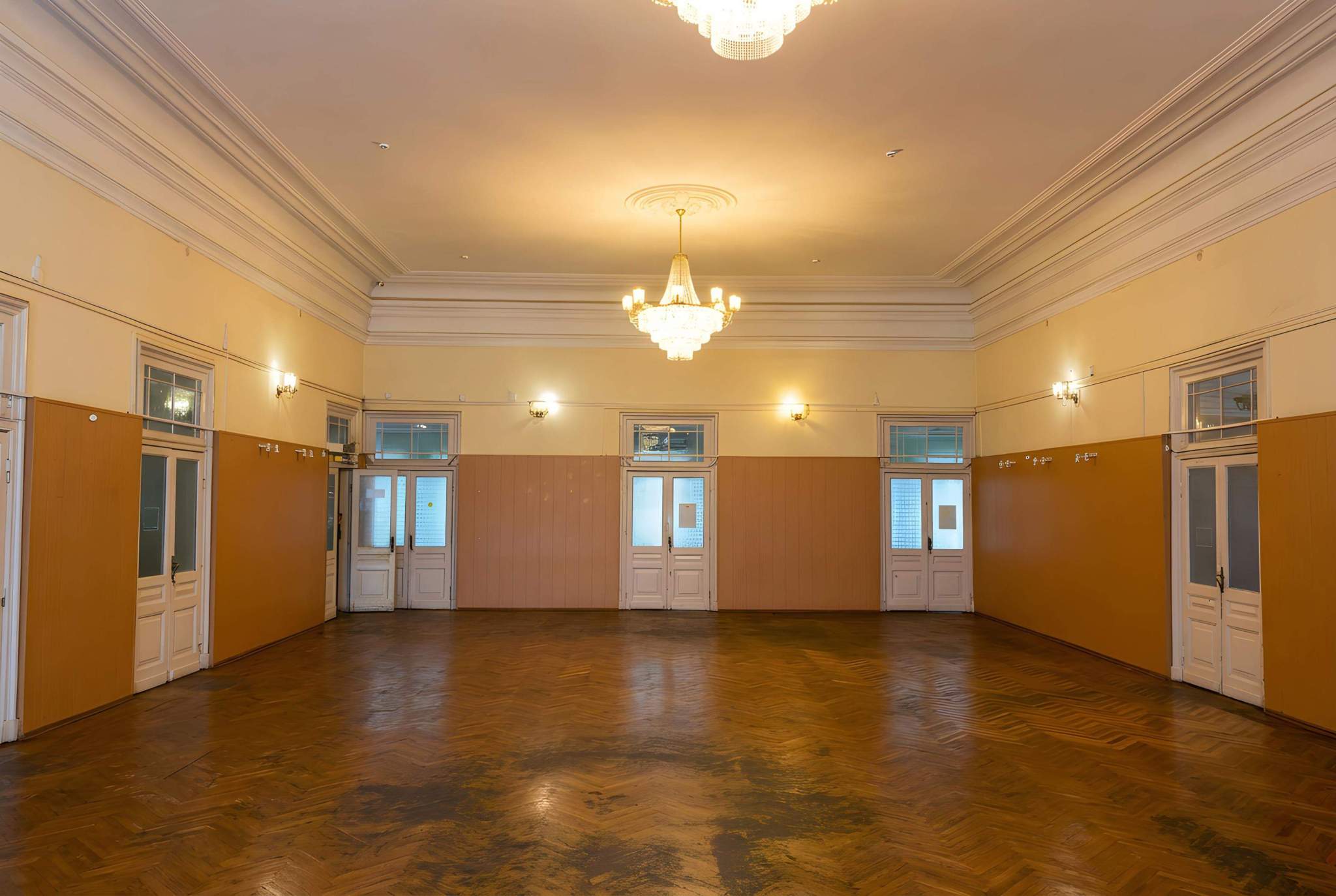 Продам торговое помещение 713.7 м.кв.