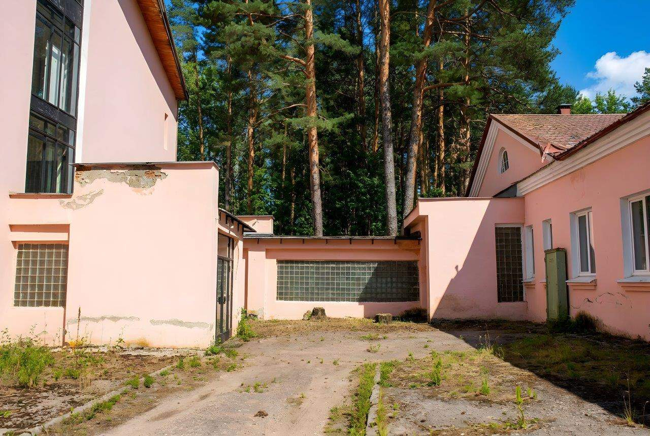 Продам торговое помещение 2260.6 м.кв.