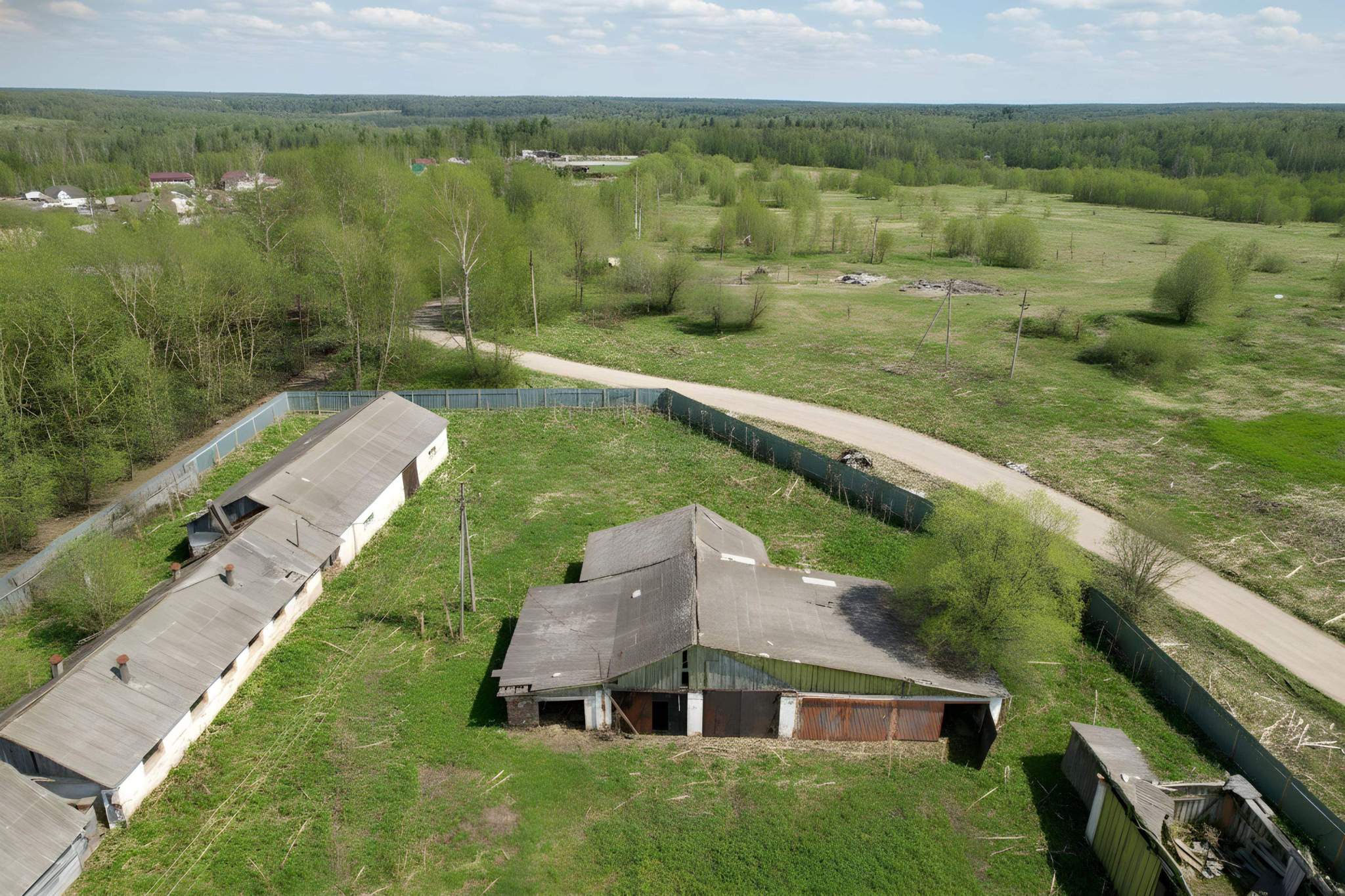 Продам торговое помещение 2071.1 м.кв.