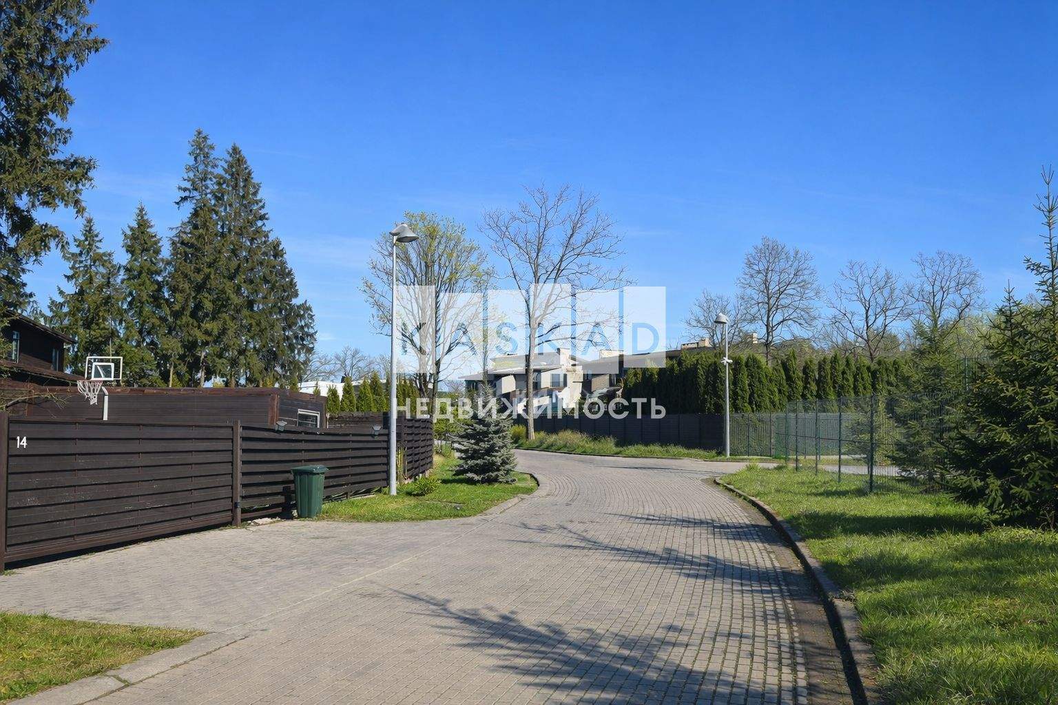 Продам земельный участок 4000 м.кв.