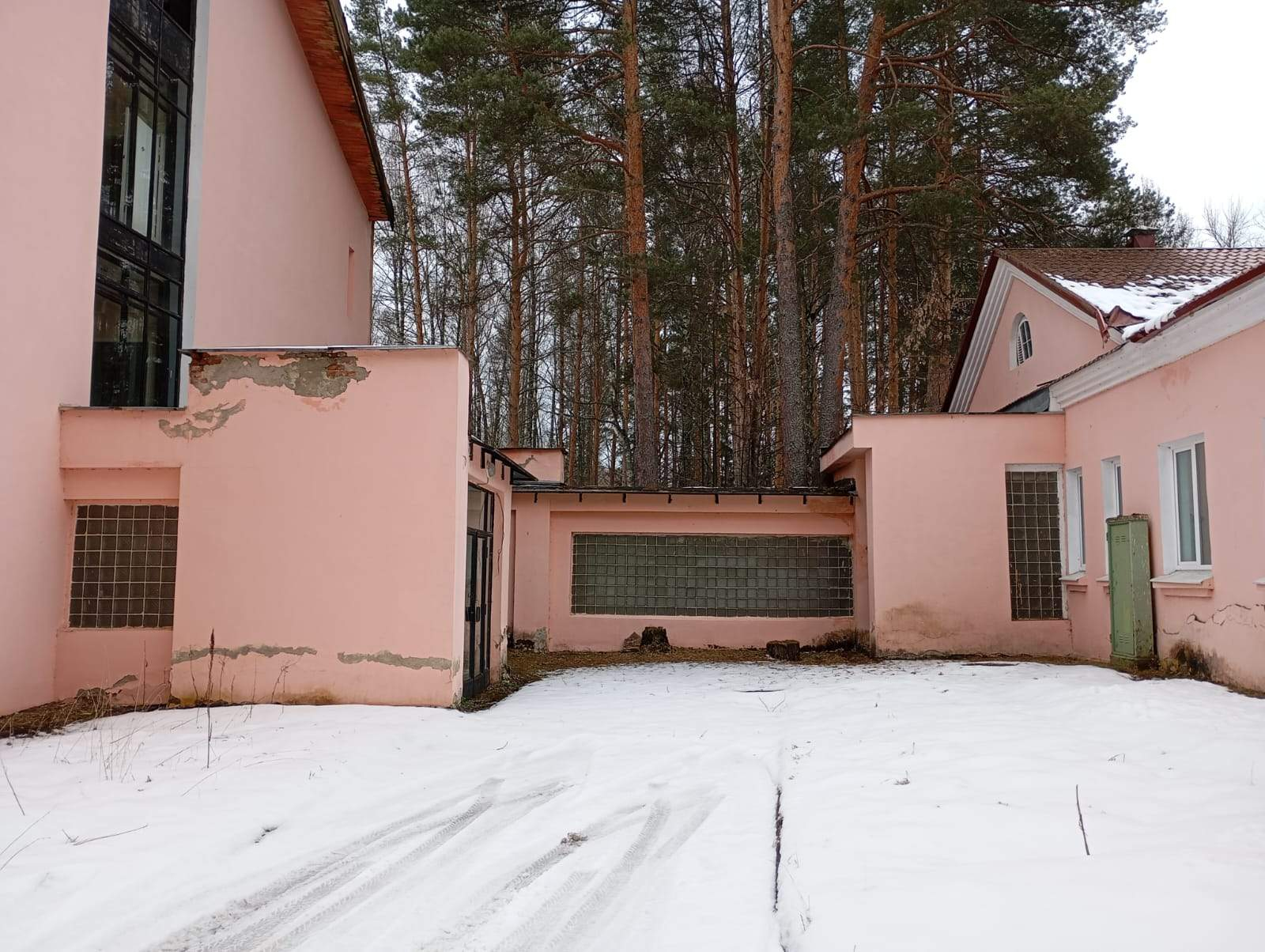Продам торговое помещение 2260.6 м.кв.