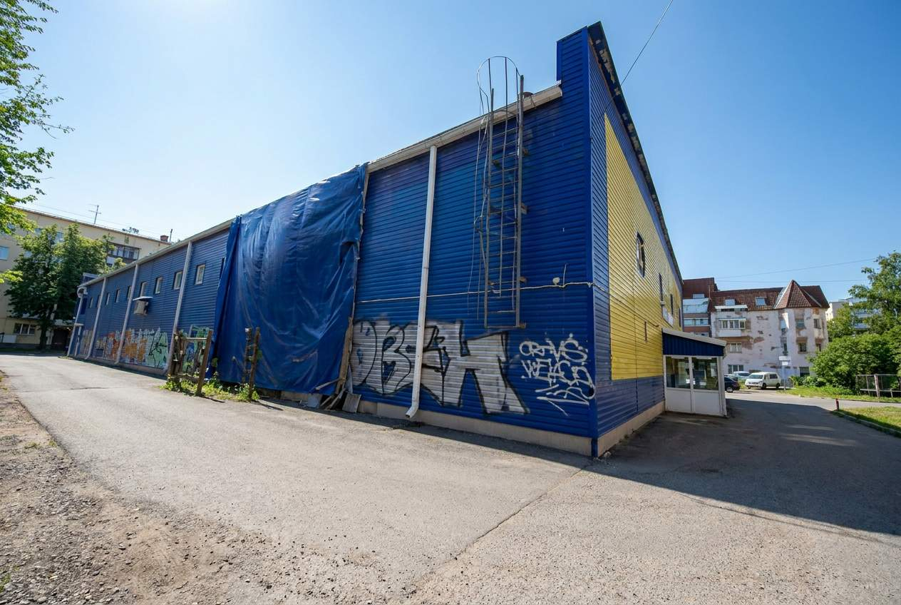 Продам торговое помещение 1678.2 м.кв.
