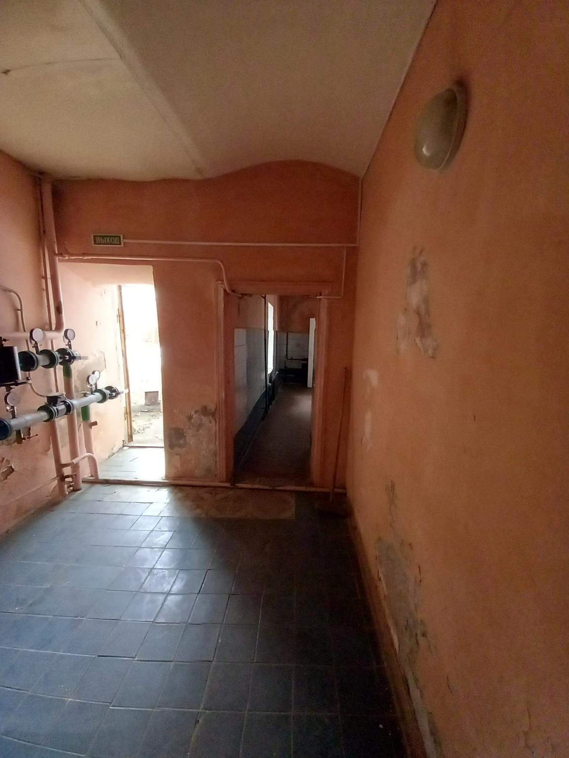 Продам торговое помещение 556.2 м.кв.