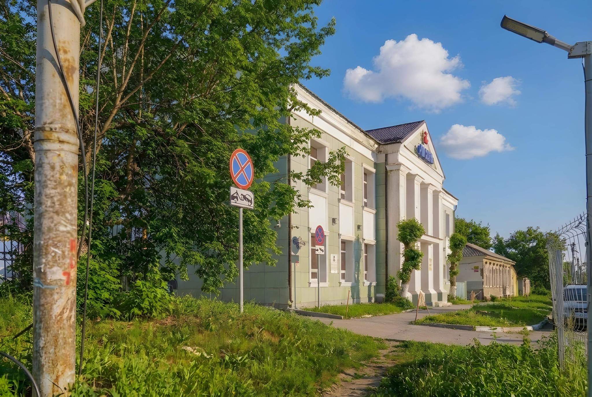 Продам торговое помещение 1211.3 м.кв.